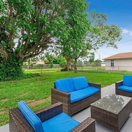 Modern Getaway Near The Beach With Room For A Boat غرب شاطئ بالم المظهر الخارجي الصورة